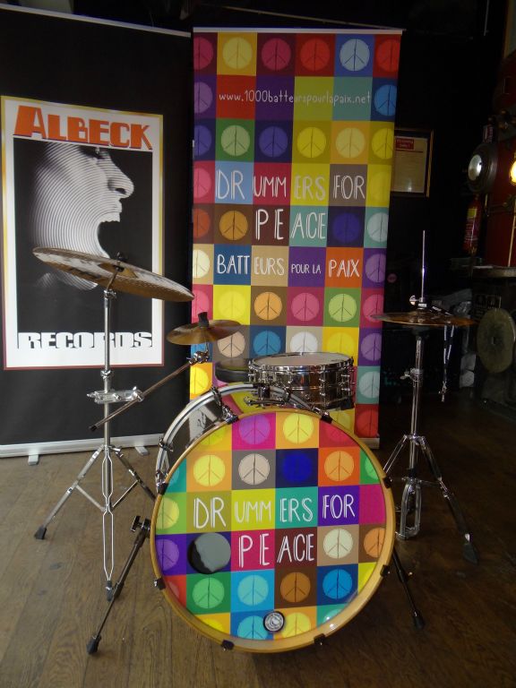 Le stand des 1000 batteurs pour la paix